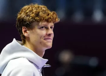 Tennis: malade, Sinner quitte Paris sans jouer, Alcaraz maîtrise