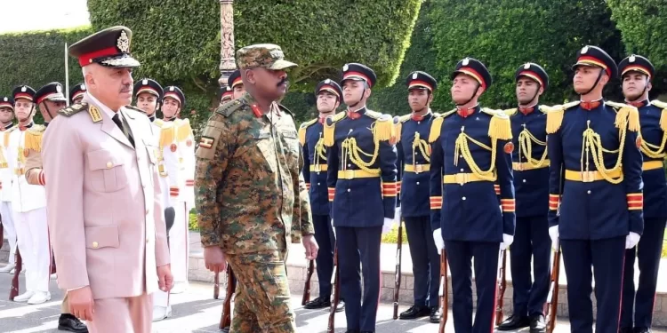 Le chef d'état-major des forces armées s'entretient avec le chef de l'UPDF  1 - Le Progrès Egyptien