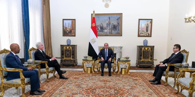 Al-Sissi reçoit le chef de la CIA 2 - Le Progrès Egyptien Al-Sissi reçoit le chef de la CIA 1 - Le Progrès Egyptien