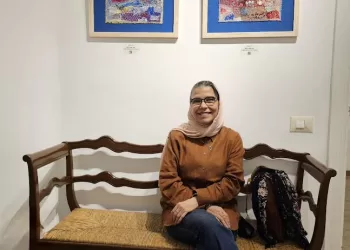 Odyssey célèbre l’artiste Nagat Farouk à l’occasion de son exposition “Entre Transparence et ombres”