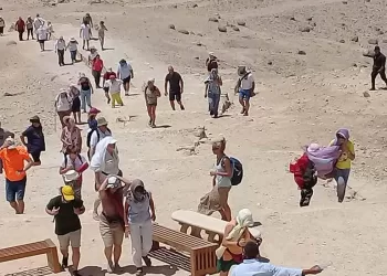 Des touristes de plusieurs pays visitent les monuments d’Al Minya