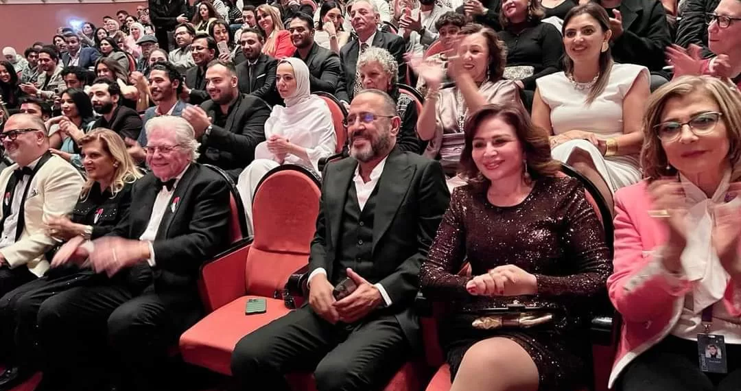 Achraf Abdel Baqi soutient sa fille Zeina avec “Qui croit” 2 - Le Progrès Egyptien Achraf Abdel Baqi soutient sa fille Zeina avec “Qui croit” 1 - Le Progrès Egyptien