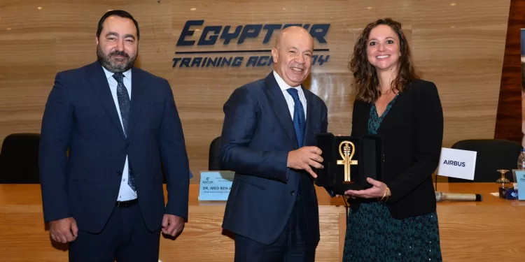 Remise des certificats de préparation des leaders à 30 stagiaires d'EgyptAir 1 - Le Progrès Egyptien