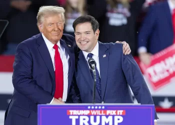 USA : Trump place ses proches aux postes clés