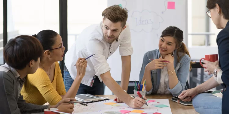 Manipulation, critique constante, égoïsme, victimisation : Le portrait du collègue toxique 1 - Le Progrès Egyptien