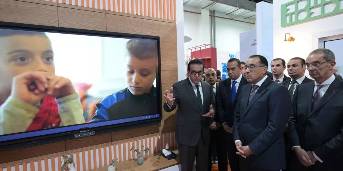 Madbouli inspecte les différents pavillons du Salon Le Caire ICT24 : 1 - Le Progrès Egyptien