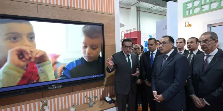 Madbouli inspecte les différents pavillons du Salon Le Caire ICT24 : 1 - Le Progrès Egyptien