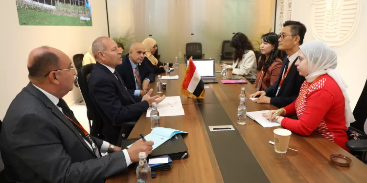 Le Gouverneur du Caire se réunit avec une délégation de l'Organisation mondiale des villes intelligentes 1 - Le Progrès Egyptien