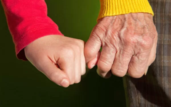 Orphelinats et maisons de retraite : Fusion qui pourrait redonner le goût de vivre ! 1 - Le Progrès Egyptien