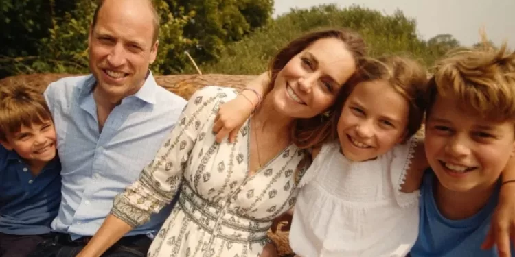 Kate et William retiennent le meilleur de 2024 pour leur carte de vœux 2 - Le Progrès Egyptien Kate et William retiennent le meilleur de 2024 pour leur carte de vœux 1 - Le Progrès Egyptien