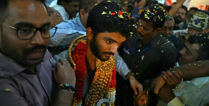 La star indienne des échecs Gukesh accueillie en héros à son retour 2 - Le Progrès Egyptien La star indienne des échecs Gukesh accueillie en héros à son retour 1 - Le Progrès Egyptien