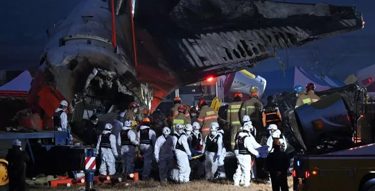 Choc et affliction sur les lieux du crash meurtrier en Corée du Sud 2 - Le Progrès Egyptien Choc et affliction sur les lieux du crash meurtrier en Corée du Sud 1 - Le Progrès Egyptien