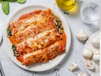 Cannelloni farcis aux épinards et champignons à la crème