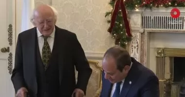 Le Président Al-Sissi signe dans le livre d'or à la Présidence irlandaise 2 - Le Progrès Egyptien Le Président Al-Sissi signe dans le livre d'or à la Présidence irlandaise 1 - Le Progrès Egyptien