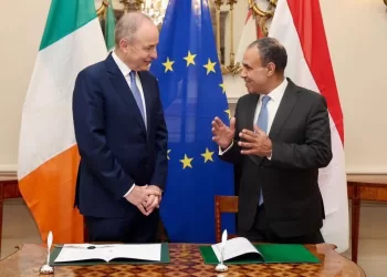 Le ministre des AE signe un MoU pour des consultations politiques avec l’Irlande