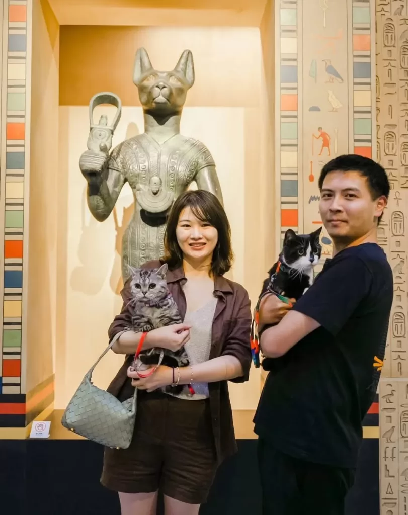 Votre chat pose pour une photo-souvenir avec Bastet ! 6 - Le Progrès Egyptien Votre chat pose pour une photo-souvenir avec Bastet ! 5 - Le Progrès Egyptien