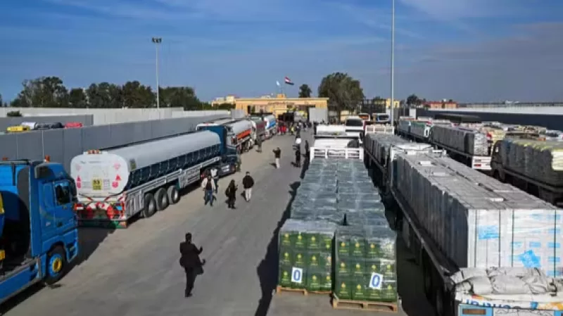 Les 1ers camions d'aide humanitaire pénètrent à Gaza depuis l'Egypte 4 - Le Progrès Egyptien Les 1ers camions d'aide humanitaire pénètrent à Gaza depuis l'Egypte 3 - Le Progrès Egyptien