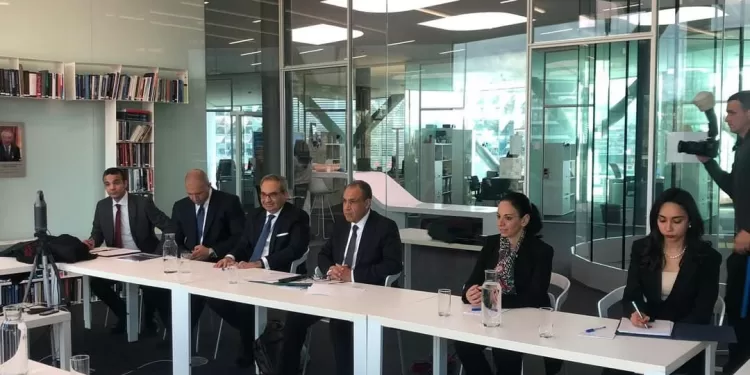Abdel-Aati rencontre le directeur exécutif du Centre de Politique de Sécurité de Genève 2 - Le Progrès Egyptien Abdel-Aati rencontre le directeur exécutif du Centre de Politique de Sécurité de Genève 1 - Le Progrès Egyptien
