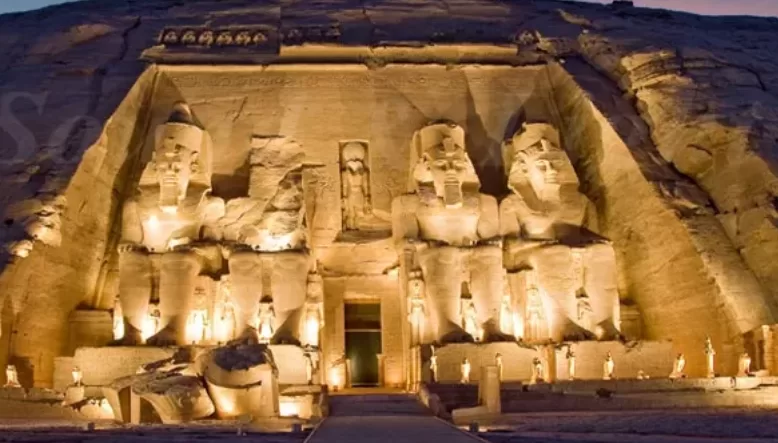 A travers le son et lumière, Ramsès II édifie un temple pour l'amour 6 - Le Progrès Egyptien A travers le son et lumière, Ramsès II édifie un temple pour l'amour 5 - Le Progrès Egyptien