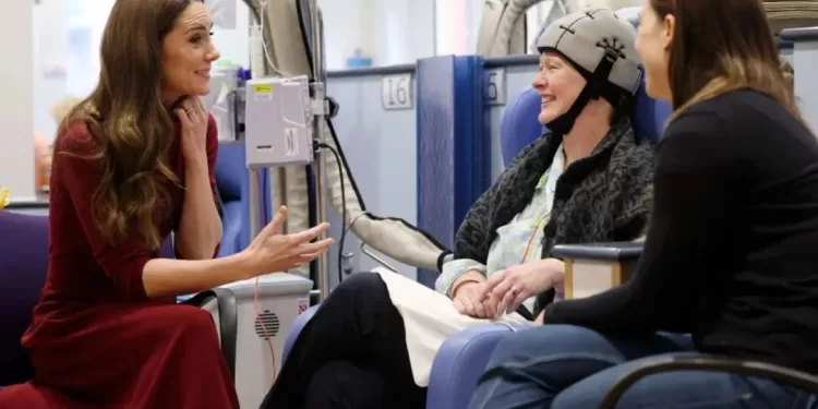 Kate en visite à son hôpital de chimiothérapie 1 - Le Progrès Egyptien