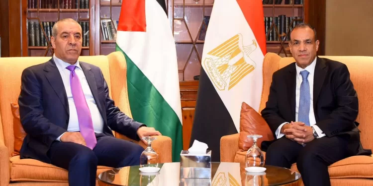 Abdel Aati reçoit le secrétaire général du Comité exécutif de l'OLP 2 - Le Progrès Egyptien Abdel Aati reçoit le secrétaire général du Comité exécutif de l'OLP 1 - Le Progrès Egyptien