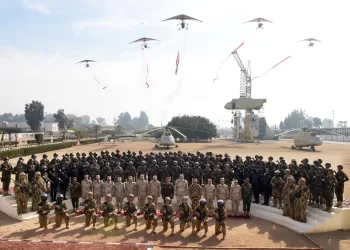 Le chef d’Etat-major inspecte les activités des parachutistes