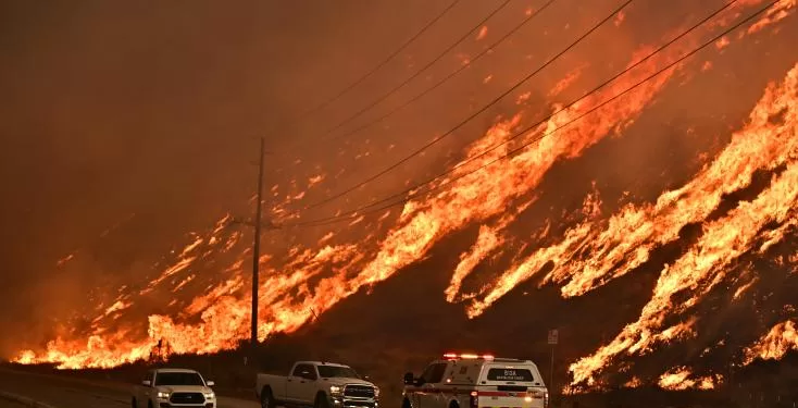 Nouvel incendie violent près de Los Angeles, des milliers d'évacuations 2 - Le Progrès Egyptien Nouvel incendie violent près de Los Angeles, des milliers d'évacuations 1 - Le Progrès Egyptien
