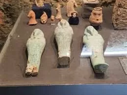 Une série de découvertes archéologiques annoncée à Deir El-Bahari 4 - Le Progrès Egyptien Une série de découvertes archéologiques annoncée à Deir El-Bahari 3 - Le Progrès Egyptien