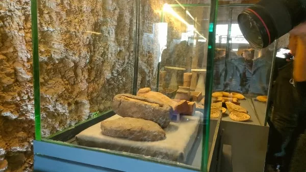 Une série de découvertes archéologiques annoncée à Deir El-Bahari 2 - Le Progrès Egyptien Une série de découvertes archéologiques annoncée à Deir El-Bahari 1 - Le Progrès Egyptien