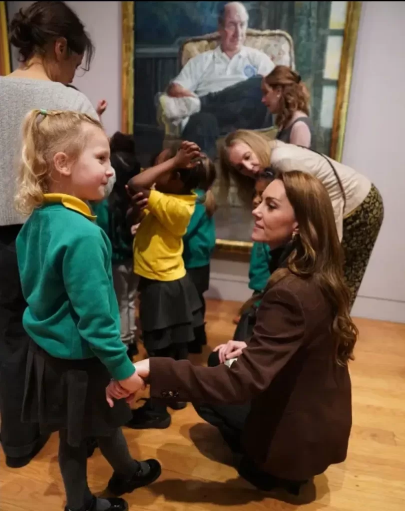 Kate Middleton accompagnatrice de sortie scolaire dans les rues de Londres 6 - Le Progrès Egyptien Kate Middleton accompagnatrice de sortie scolaire dans les rues de Londres 5 - Le Progrès Egyptien