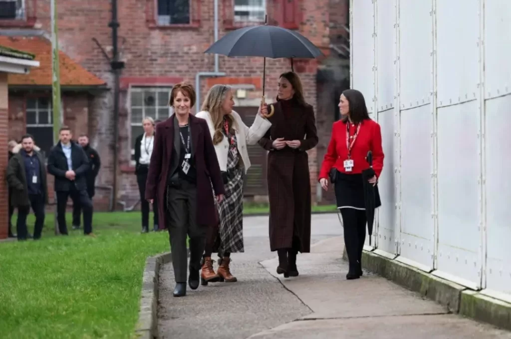 Rendez-vous pluvieux de Kate dans une prison pour femmes du Cheshire 6 - Le Progrès Egyptien Rendez-vous pluvieux de Kate dans une prison pour femmes du Cheshire 5 - Le Progrès Egyptien