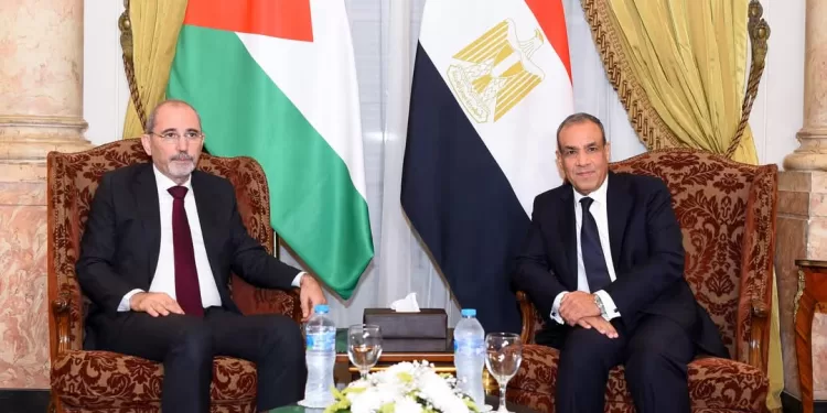 Rencontre entre Dr Abdel-Aati et son homologue jordanien Ayman Safadi 2 - Le Progrès Egyptien Rencontre entre Dr Abdel-Aati et son homologue jordanien Ayman Safadi 1 - Le Progrès Egyptien