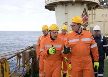 Madbouli en visite sur le site du champ gazier Zohr