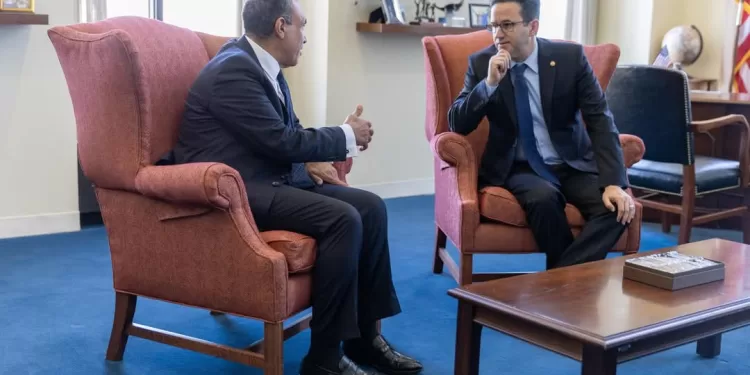 Abdel-Aati rencontre le sénateur US Brian Schatz 2 - Le Progrès Egyptien Abdel-Aati rencontre le sénateur US Brian Schatz 1 - Le Progrès Egyptien