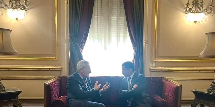 Le représentant personnel du président de la République discute des corridors stratégiques internationaux avec l'envoyé du président français 1 - Le Progrès Egyptien