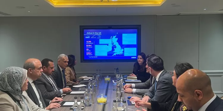 Renforcement du partenariat aéronautique : Le ministre de l’Aviation civile rencontre les dirigeants d’Airbus à Londres 1 - Le Progrès Egyptien