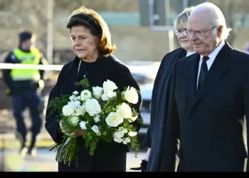 Carl Gustaf et Silvia de Suède rendent hommage aux victimes de la fusillade d’Örebro