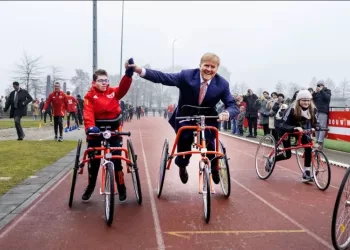 Willem-Alexander des Pays-Bas donne de sa personne pour le handisport