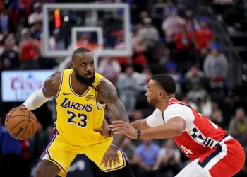 NBA: Les Lakers dominent les Clippers sous les yeux de Doncic