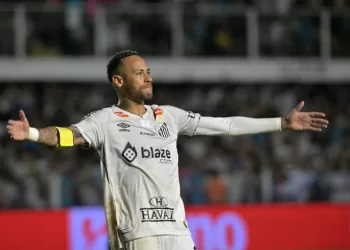 Anniversaire, numéro “10” et match nul: Neymar de retour avec Santos