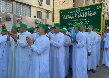 En glorification et en joie, la procession des Soufis célèbre l’observation du croissant du mois de Ramadan