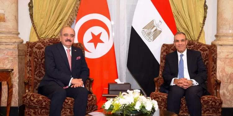 Renforcement de la coopération entre l'Egypte et la Tunisie : Rencontre entre Badr Abdel-Aati et Mohamed Ali Nafti 2 - Le Progrès Egyptien Renforcement de la coopération entre l'Egypte et la Tunisie : Rencontre entre Badr Abdel-Aati et Mohamed Ali Nafti 1 - Le Progrès Egyptien