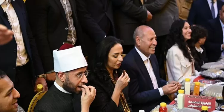De grands responsables à l'Iftar collectif de Mataréya 1 - Le Progrès Egyptien