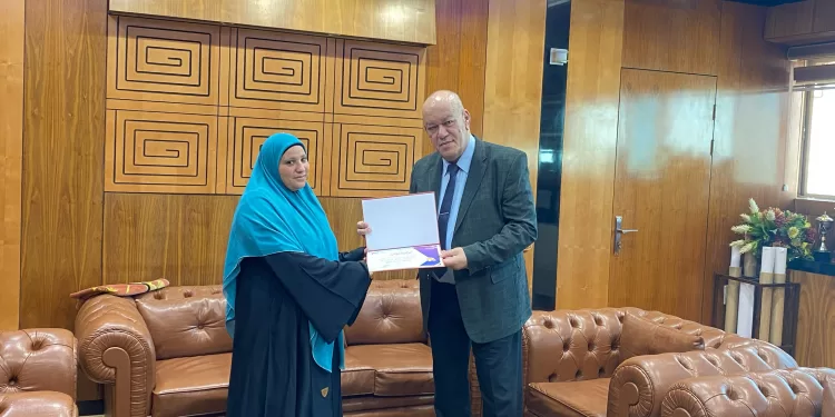 Hommage à une employée pour son intégrité 2 - Le Progrès Egyptien Hommage à une employée pour son intégrité 1 - Le Progrès Egyptien