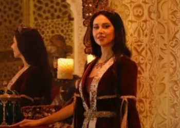 Yasmin Raeis fait de Shéhérazade un symbole d’intelligence et d’élégance