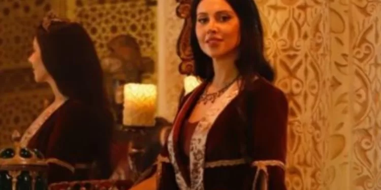 Yasmin Raeis fait de Shéhérazade un symbole d'intelligence et d'élégance 2 - Le Progrès Egyptien Yasmin Raeis fait de Shéhérazade un symbole d'intelligence et d'élégance 1 - Le Progrès Egyptien