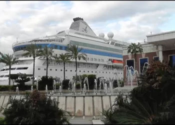 Le port d’Alexandrie accueille un bateau de croisière des touristes