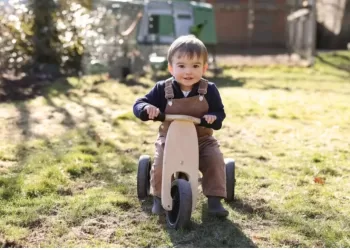 François de Luxembourg adorable cycliste pour ses 2 ans