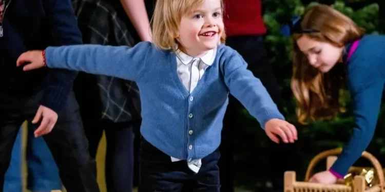 Julian de Suède a 4 ans, nouveau portait du petit prince 2 - Le Progrès Egyptien Julian de Suède a 4 ans, nouveau portait du petit prince 1 - Le Progrès Egyptien