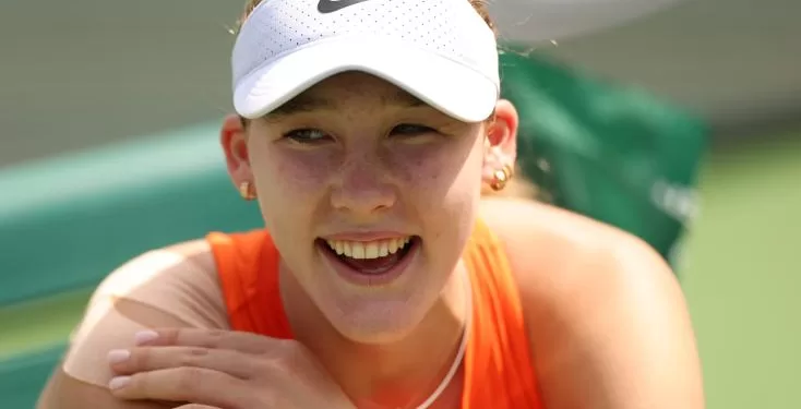 WTA: Andreeva, 17 ans, bat la N.1 mondiale Sabalenka et remporte le tournoi d'Indian Wells 2 - Le Progrès Egyptien WTA: Andreeva, 17 ans, bat la N.1 mondiale Sabalenka et remporte le tournoi d'Indian Wells 1 - Le Progrès Egyptien